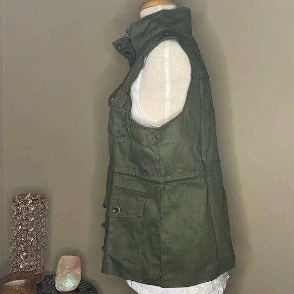 Safari Vest - Picture 2 of 4